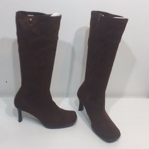 Ladies boots  size 8. brown soft stretchy full zip